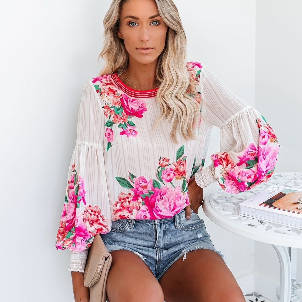 Vici Flowy Pink Floral Blouse Size Small